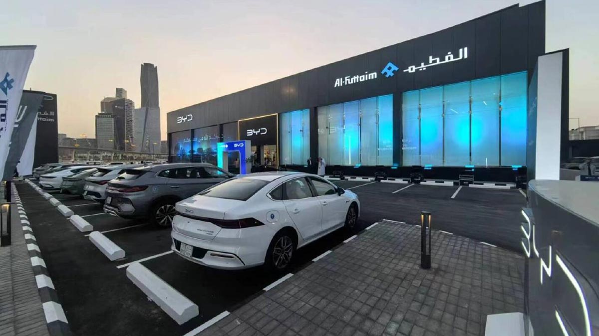 比亚迪沙特首店开业 加速中东新能源布局