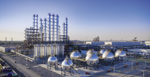 阿曼硅料厂再获2亿融资，张龙根中东光伏梦能撑到投产吗